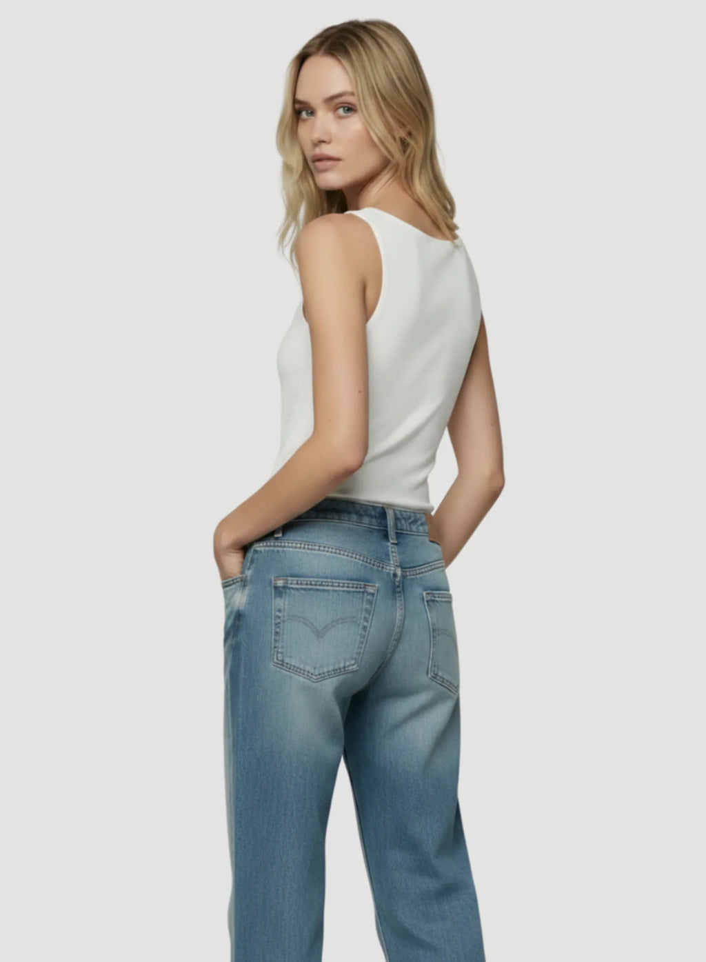 Camiseta sin mangas con cuello redondo y borde merrow suave al tacto