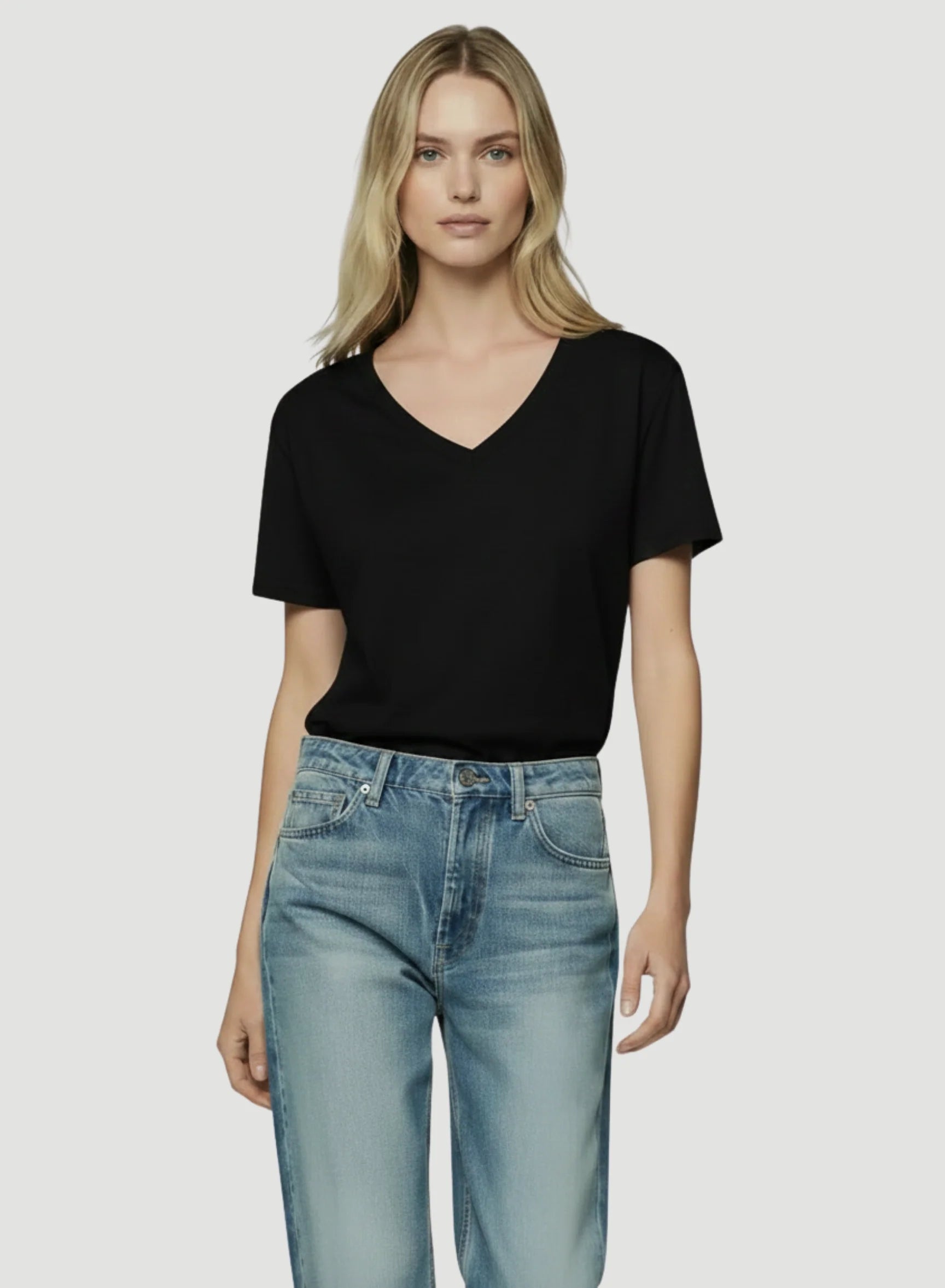 Camiseta de cuello de pico, manga corta y corte semirelax de algodón y lyocell