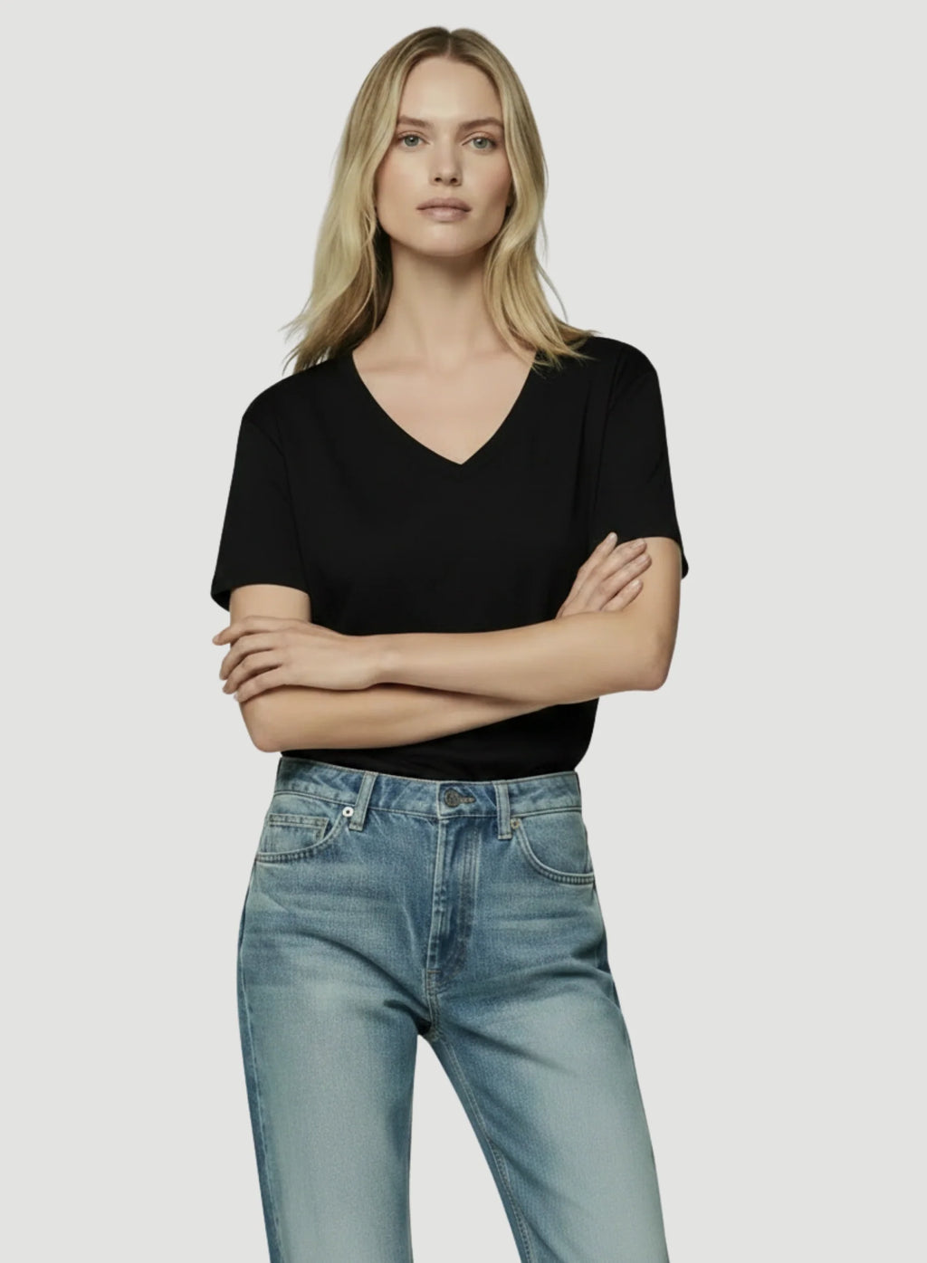 Camiseta de cuello de pico, manga corta y corte semirelax de algodón y lyocell