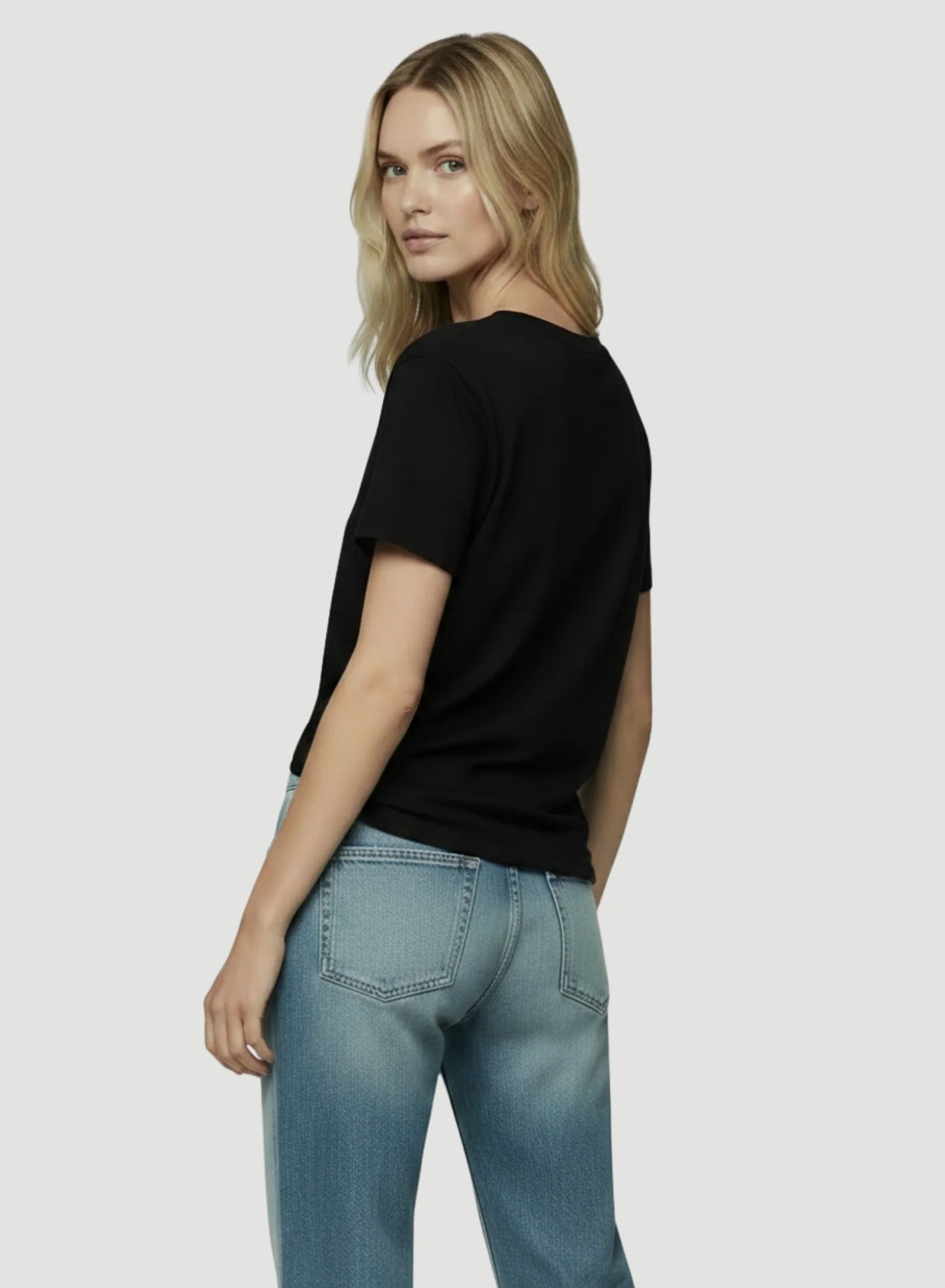 Camiseta de cuello de pico, manga corta y corte semirelax de algodón y lyocell